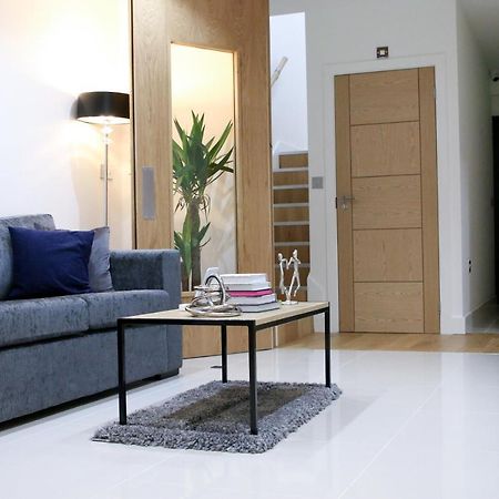 לונדון Lovely Studio Apartment With Access For Wheel-Chairs In Sydenham מראה חיצוני תמונה