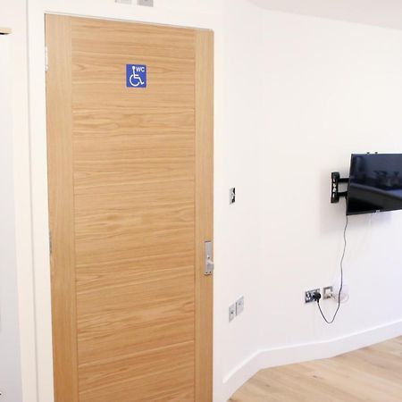 לונדון Lovely Studio Apartment With Access For Wheel-Chairs In Sydenham מראה חיצוני תמונה
