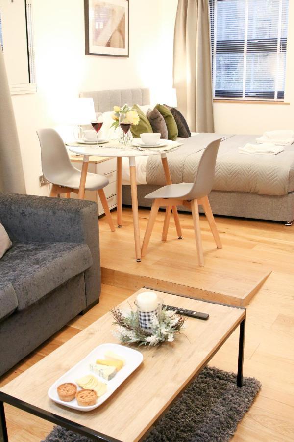לונדון Lovely Studio Apartment With Access For Wheel-Chairs In Sydenham מראה חיצוני תמונה