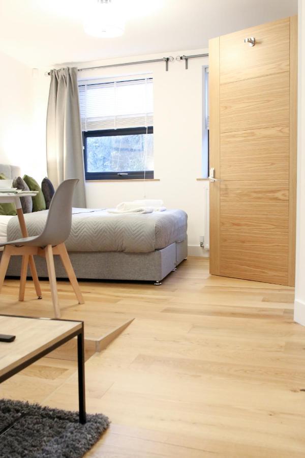 לונדון Lovely Studio Apartment With Access For Wheel-Chairs In Sydenham מראה חיצוני תמונה