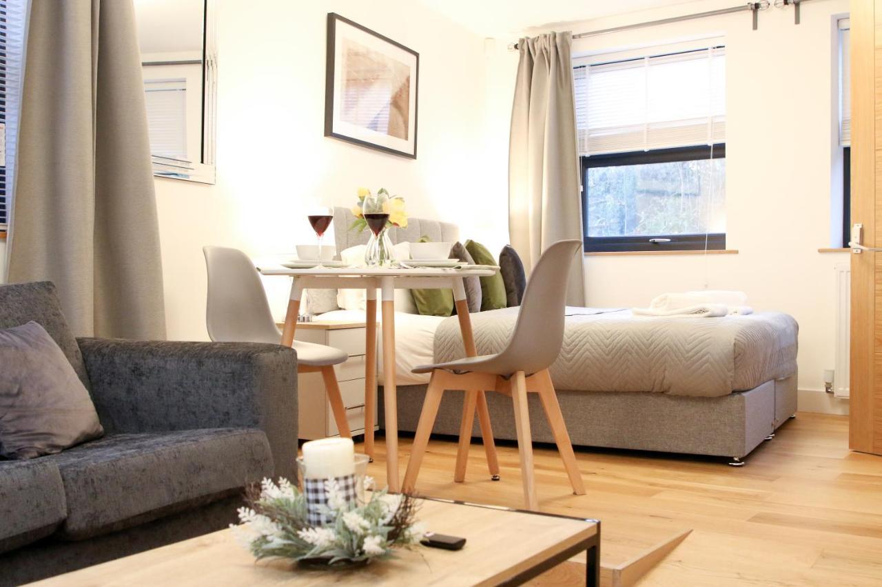 לונדון Lovely Studio Apartment With Access For Wheel-Chairs In Sydenham מראה חיצוני תמונה