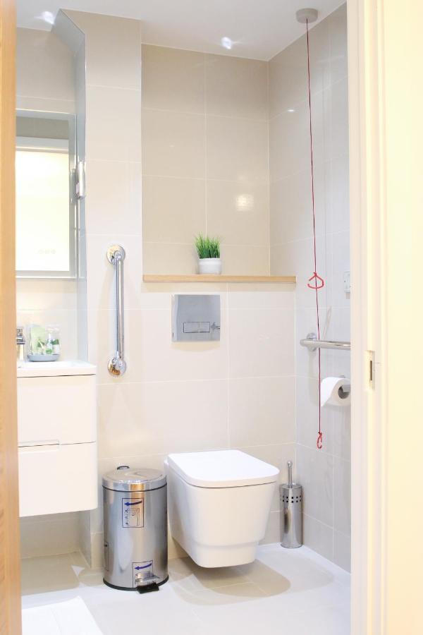 לונדון Lovely Studio Apartment With Access For Wheel-Chairs In Sydenham מראה חיצוני תמונה